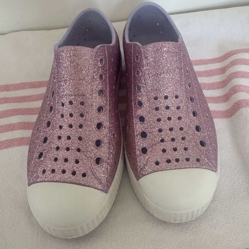 Native Jefferson Bling Glitter Slip-On Sneakers in Violet